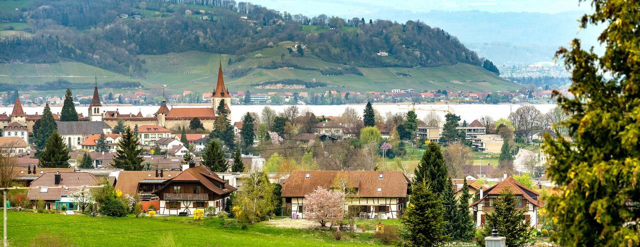 Bed & Breakfast Region Murtensee Münchenwiler エクステリア 写真